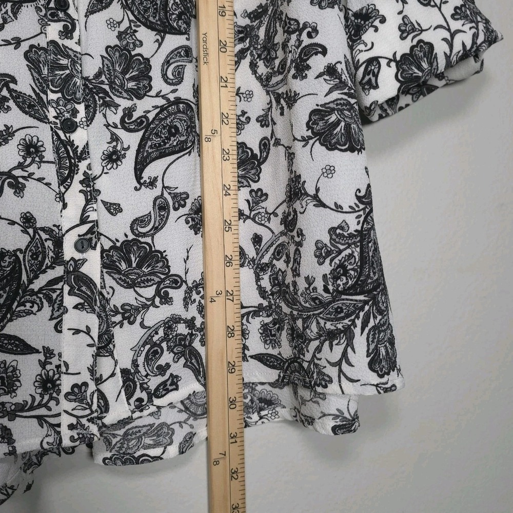 Cocomo Womens 2X Black White Paisley Floral Print Button Up Top Stretch‎ Artsy - Picture 5 of 7